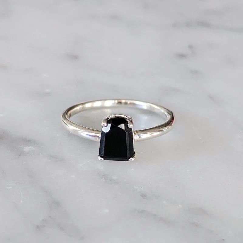 Women's fashion rings-Onyx Tombstone Ring