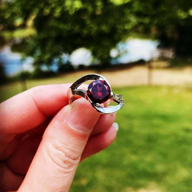 Women's titanium rings-Garnet Ring (2CT.) // Size 8.5 // Ready to Ship