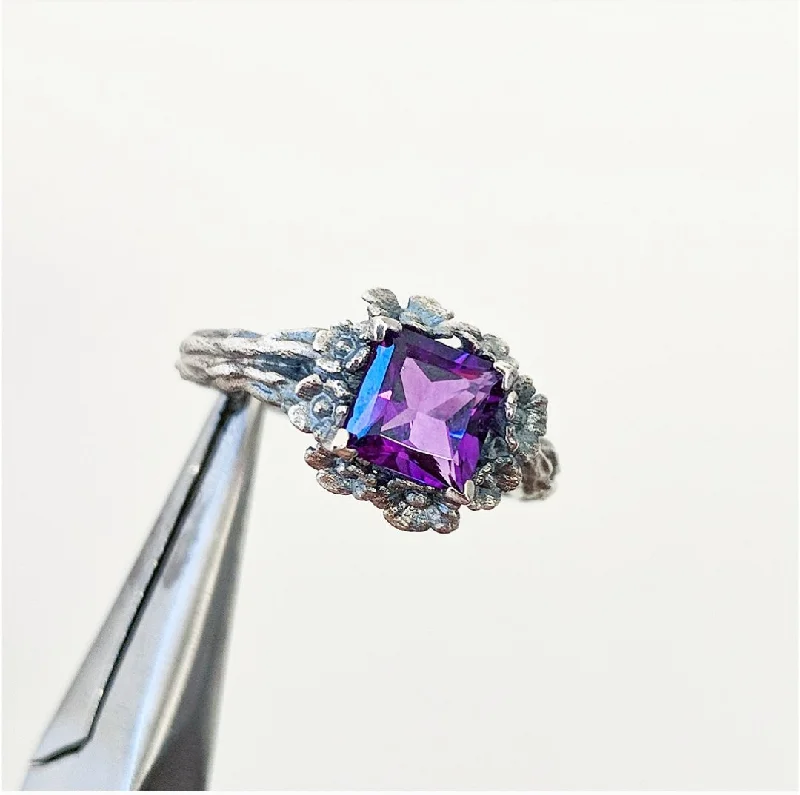 Women's healing crystal rings-Mini Amethyst Forget Me Not Ring