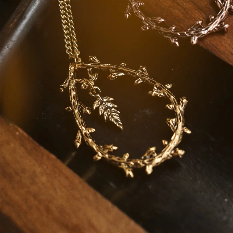 Women's casual necklaces-Fern Forest Thorn Wreath Necklace *Colour Select