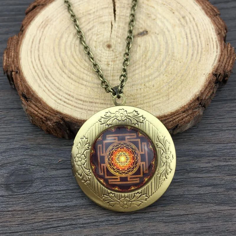 Women's layered necklaces-Sacred Sri Yantra Locket Pendant Necklace