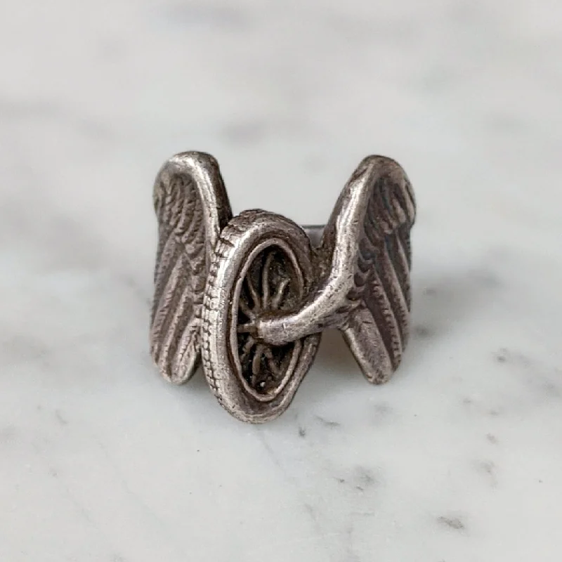 Women's elegant rings-Vintage Sterling Winged Chariot Ring